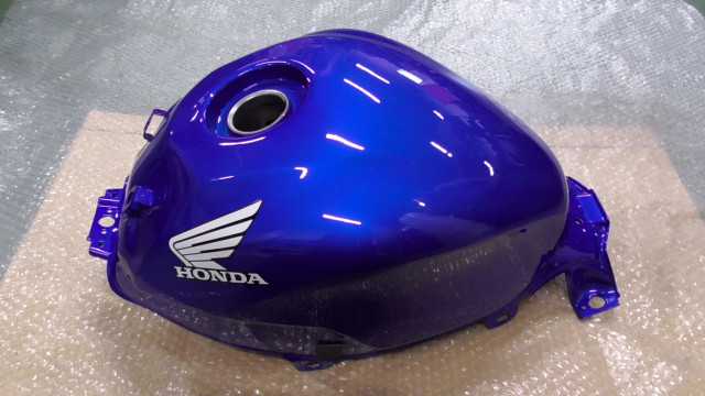 バイクパーツ　CBR250R　MC41-1007xxx　の　タンク *1700005226　【中古】【送料込】