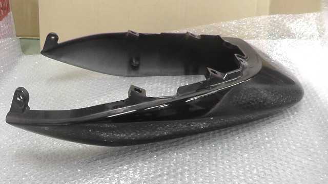 バイクパーツ　VTR250　MC33-1021xxx　の　シートカウル　傷 *1701413735　【中古】【送料込】