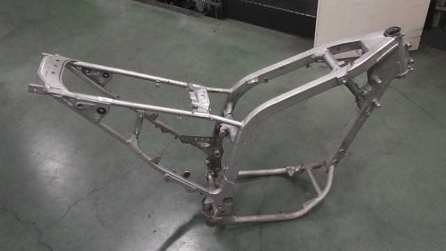 バイクパーツ　トランザルプ400V　ND06-1100xxx　の　フレーム　書類付き *1702517445　【中古】【送料込】