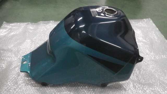 バイクパーツ　トランザルプ400V　ND06-1100xxx　の　タンク　 *1702518672　【中古】【送料込】