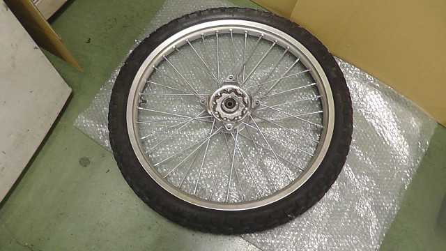 バイクパーツ　ジェベル125　SF44A　の　フロントホイール タイヤ *1702600930　【中古】【送料込】