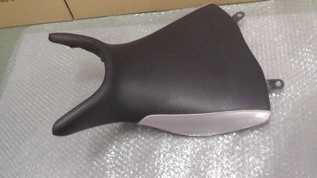 バイクパーツ YZF-R3 RH07J-001xxx の シート *1703215533 【中古】【送料込】|バイクCITY