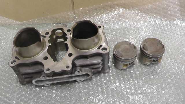 バイクパーツ　GSR250　LC6GJ55D001109xxx　の　シリンダー　ピストン *1703659946　【中古】【送料込】