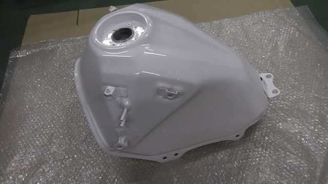 バイクパーツ　ヴェルシスX250 ツアラー　LE250D-A05xxx　の　タンク *1704936338　【中古】【送料込】