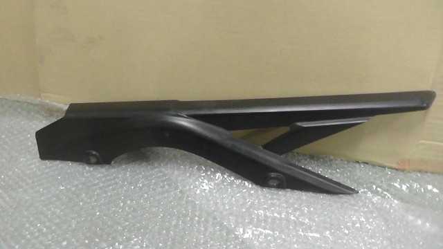 バイクパーツ　YZF-R25　RG43J-004xxx　の　チェーンカバー *1705031100　【中古】【送料込】