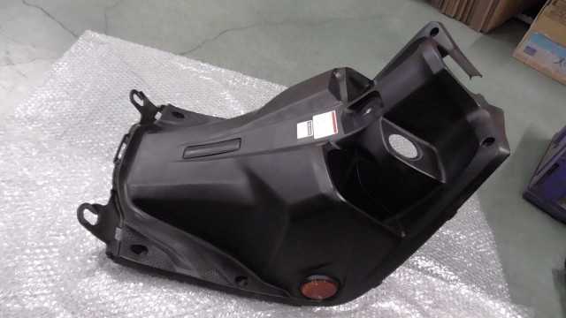 バイクパーツ　アクシスZ　SED7J-020xxx　の　インナーカバー *1705371659　【中古】【送料込】
