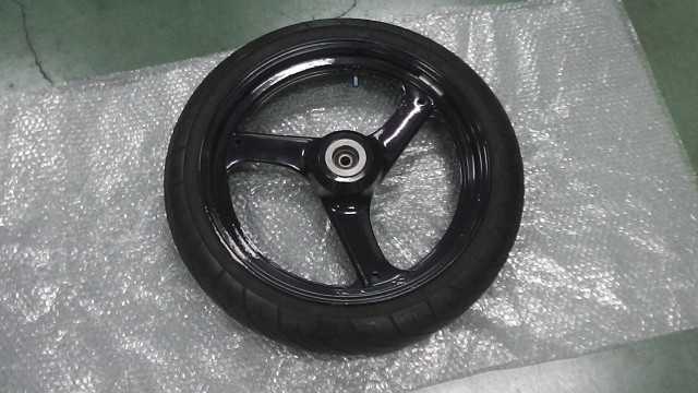 バイクパーツ　バンディット250　GJ77A-111xxx　の　フロントホイール　タイヤ *1705452492　【中古】【送料込】