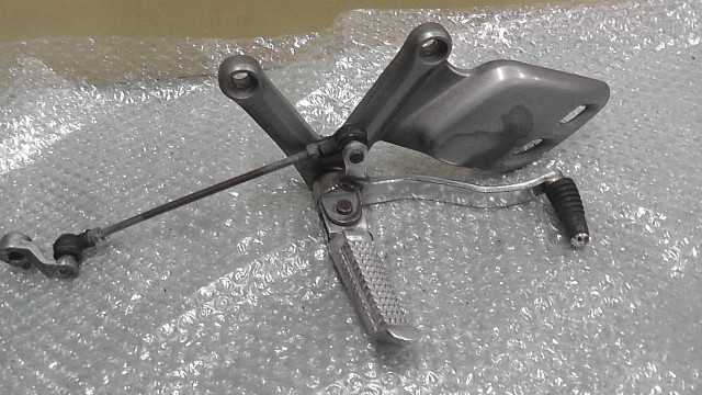 バイクパーツ バンディット250 GJ77A-111xxx の ステップ シフトペダル *1705453602 【中古】【送料込】
