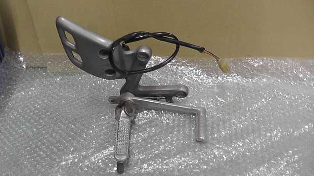 バイクパーツ　バンディット250　GJ77A-111xxx　の　ステップ　ブレーキペダル *1705453655　【中古】【送料込】