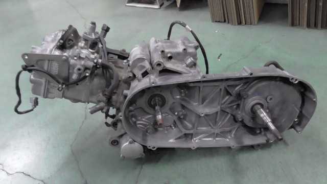 バイクパーツ　スカイウェイブ タイプS　CJ46A-117xxx　の　エンジン *1705546503　【中古】【送料込】