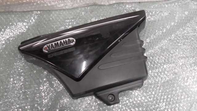バイクパーツ　ビジョン125　LBPPCJLD060011xxx　の　ボディカバー　右　傷 *1705626007　【中古】【送料込】