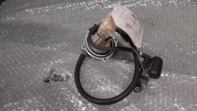 バイクパーツ　トリシティ125　SEC1J-005xxx　の　燃料ポンプ *1705632208　【中古】【送料込】｜バイクCITY