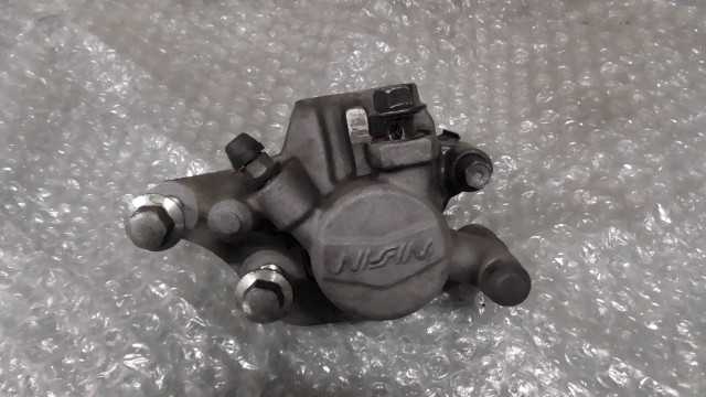 バイクパーツ　トリシティ125　SEC1J-005xxx　の フロントブレーキキャリパ　右 *1705634435　【中古】【送料込】