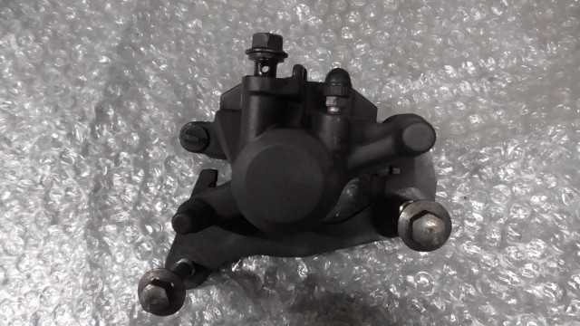 バイクパーツ　トリシティ125　SEC1J-005xxx　の　リアブレーキキャリパ *1705642132　【中古】【送料込】