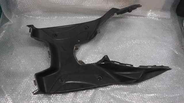 バイクパーツ　S-MAX155　RKRSG2710DA017xx　の　ステップボード *1566882599　【中古】【送料込】