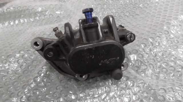 バイクパーツ　GSX400インパルス　GK79A-106xxx　の　Fキャリパー 左 *1707266250　【中古】【送料込】