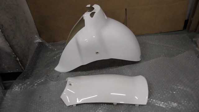 バイクパーツ ジョーカー90 HF09 の フロントフェンダー *1708567710 【中古】【送料込】