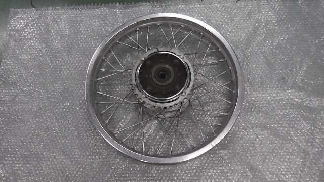 バイクパーツ　GB250 クラブマン　MC10-1022xxx　の　リアホイール *1709083446　【中古】【送料込】