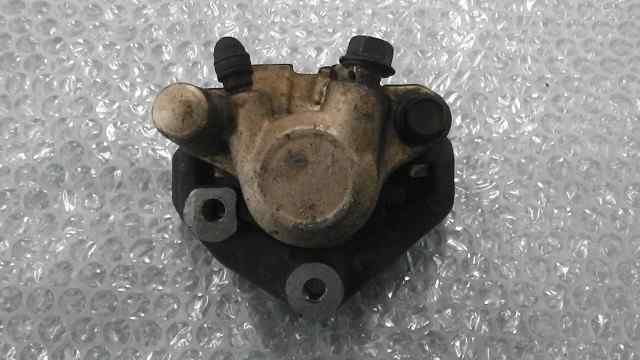 バイクパーツ　グランドアクシス100　SB06J　の　キャリパー *1585617709　【中古】【送料込】