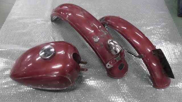 バイクパーツ　TL125S　TL125S　の　タンク　前後フェンダーセット　ジャンク *1593651871　【中古】【送料込】 11,055円