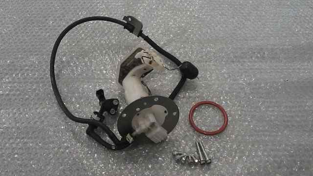 バイクパーツ　アドレス 110 4ST　CE47A-122xxx　の　燃料ポンプ *1594968677　【中古】【送料込】