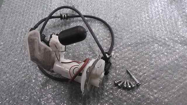 バイクパーツ　アドレス125 DT11A-103xxx　の　燃料ポンプ *1599706409　【中古】【送料込】