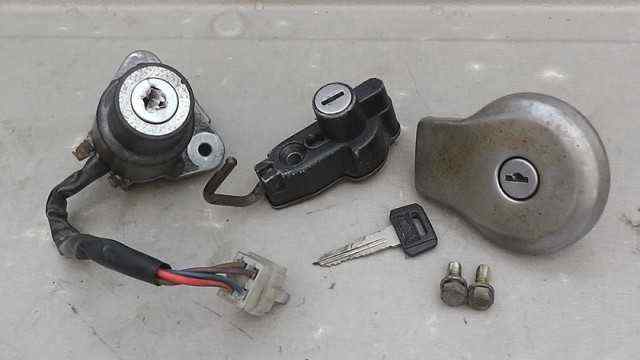 バイクパーツ SR250 4J1-003xxx の キーセット *1406860497