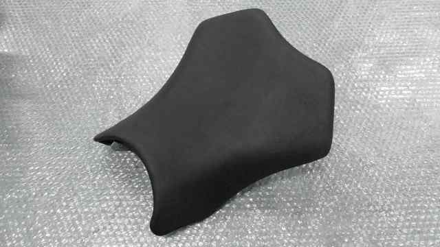 バイクパーツ　ニンジャ Ninja 250R　EX250K-A11xxx　の　シート *1627524098　【中古】【送料込】