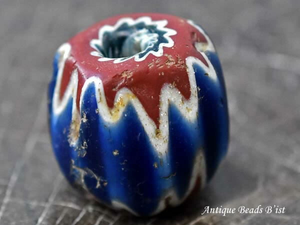 楽天市場】【1912】ヴェネチア6層シェブロン黒白小粒ビーズ【とんぼ玉