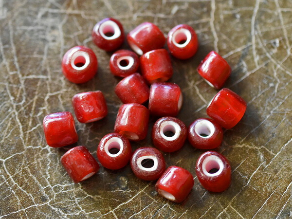 楽天市場】【2505】ホワイトハーツセミクリア濃赤筒型大粒ビーズ