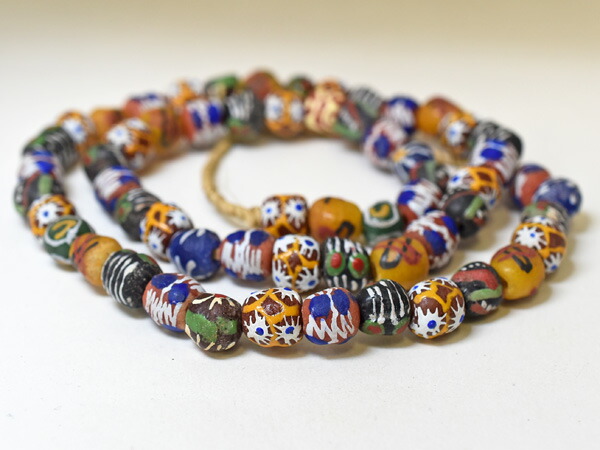 楽天市場】【2207】アフリカンミックスガラスビーズ一連13【とんぼ玉