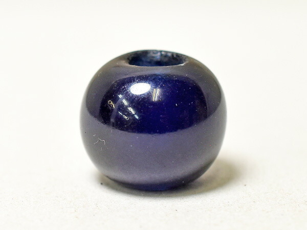 ★M2703★ 江戸 明治 ガラス　アイヌ玉　濃い紫 蜜柑形　トンボ玉 ☆M2703☆ 江戸 明治 ガラス アイヌ玉 濃い紫 蜜柑形 トンボ玉