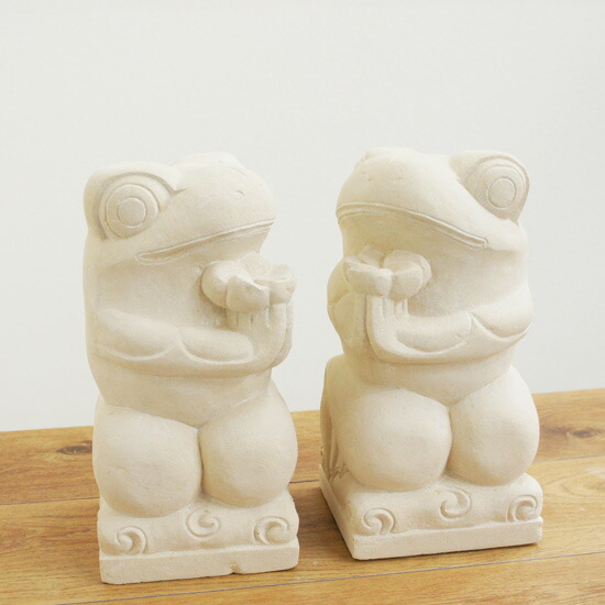 送料無料 バリ石像カエルのオブジェ お花ペア 高さ30cm かえる 蛙 彫刻 石彫り ストーンオブジェ ストーン エクステリア インテリア 置物 アジアンオブジェ パラスストーン 白い石 バリ雑貨 アジアン雑貨 Deerfieldtwpportage Com