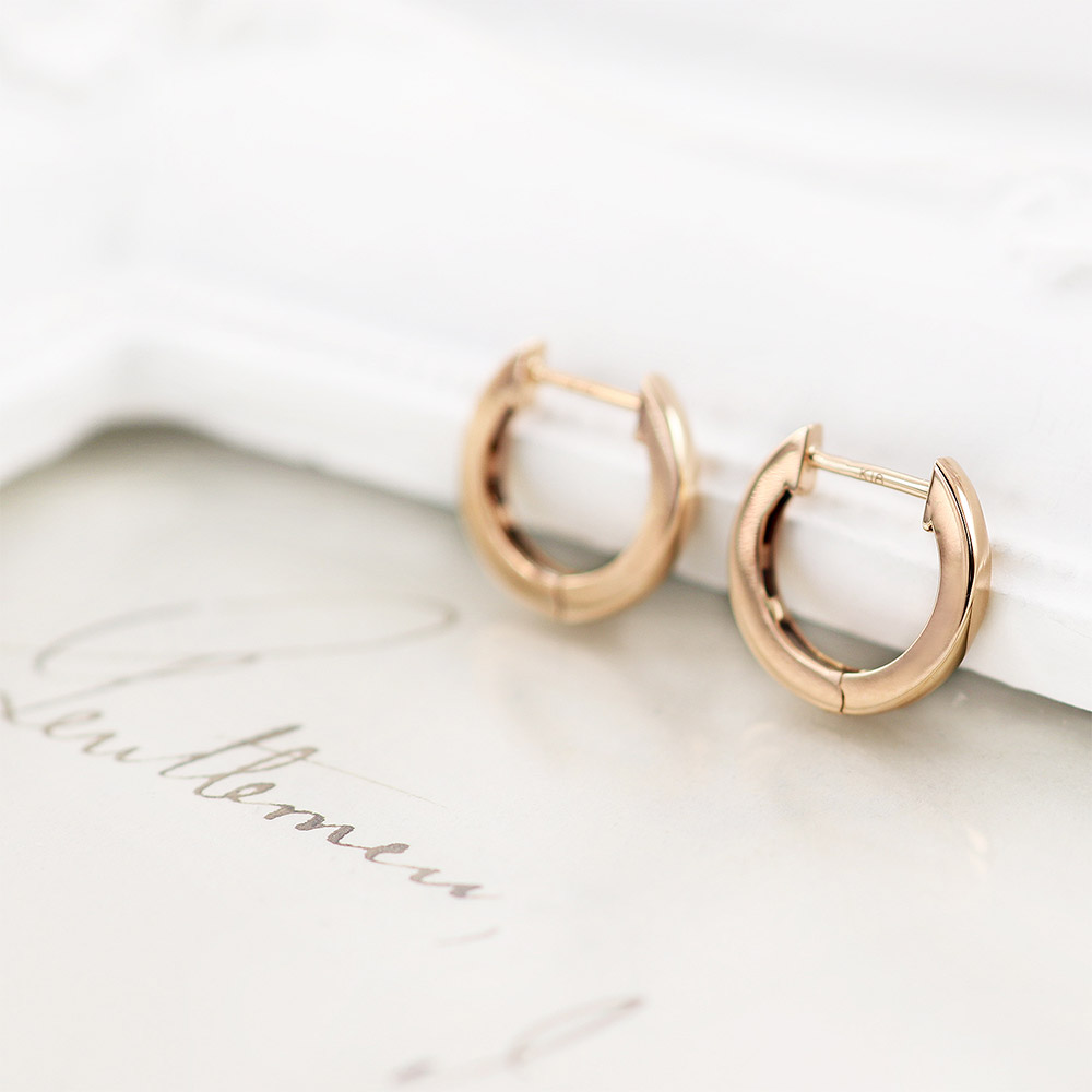 18金 ピンクゴールド フープピアス K18 ジュエリー 小振り シンプル 華奢 小さめ 上品 誕生日 プレゼント 記念日 ギフト お祝い 贈り物 女性 彼女 妻 嫁 娘 女友達 社会人 大人 本物 地金 貴金属 フープタイプ 中折れ式 ワンタッチ キャッチなし K18pg