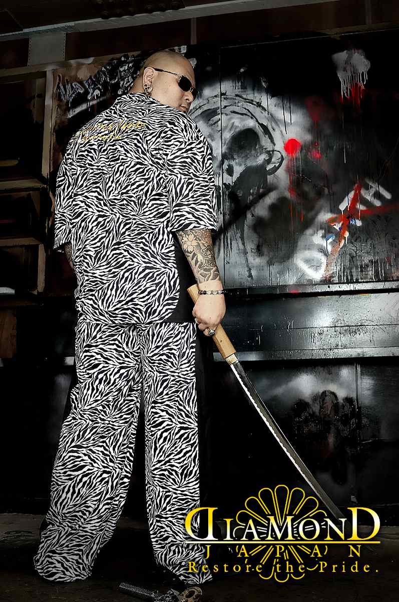驚きの値段 刺繍入り ゼブラ総柄 半袖 セットアップ ジャージ 白 黒 ヤクザ ヤンキー オラオラ 悪羅悪羅 オラオラ系 上下 服 Dj 142 派手 夏物 メンズ ファッション 悪党の店 卍 バースジャパン 豪華 Reltexir Com