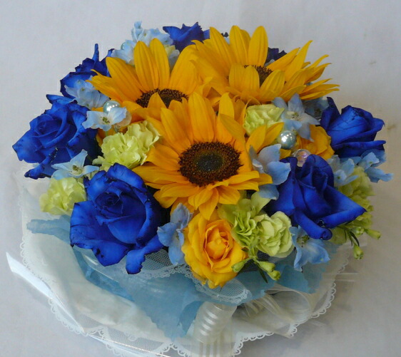 フラワーケーキ ブルーローズとヒマワリのケーキ 結婚祝い 花 誕生日 花 ブルーローズ 青いバラ Rvcconst Com