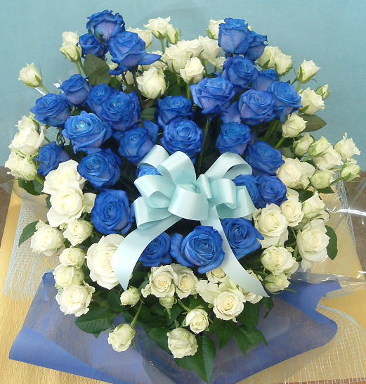 薔薇の取りあわせる/青み＆ホワイトローズアレンジ【乳くさい薔薇】【一緒になる祝賀会 花】【生まれ落ちる日 花】