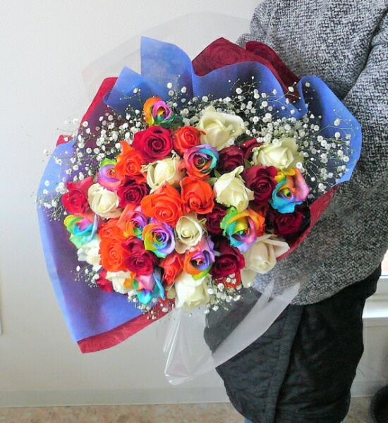 税込 送料無料 バラの花束 レインボーローズとカラフルバラ 1oficioverde Com Br