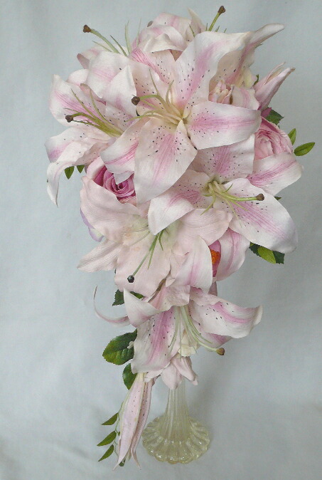 楽天市場 ウエディングブーケ ピンクユリクレッセントブーケ ブートニア ヘッド付き フラワーギフト ブルーマート