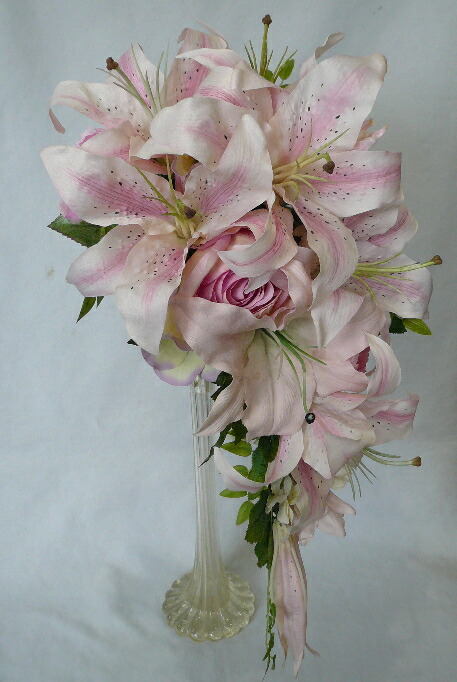 楽天市場 ウエディングブーケ ピンクユリクレッセントブーケ ブートニア ヘッド付き フラワーギフト ブルーマート