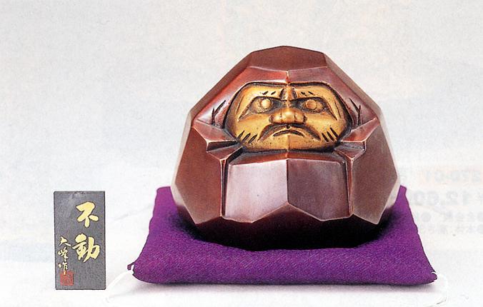 楽天市場】縁起物 置物□ 開運ダルマ(特大) □瑞峰作 鋳鉄製 紙箱入