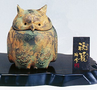 楽天市場】【香炉】【日本香堂】福籠〔梟〕敷台付［鉄製］高岡銅器