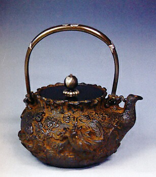 茶器・茶道具■　鉄瓶　宝袋形　雲竜　■蝋型鋳鉄製　桐箱入【高岡銅器】