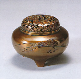 香炉・香立て■　香炉　平丸型(菊水銀象嵌入)　■瑞峰作(宏采・刻)　青銅(ブロンズ)製　桐箱入り【高岡銅器】
