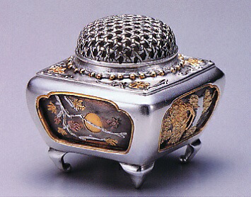 香炉・香立て■ 角型四季 香炉 ■青鳳作 銀(シルバー)製 桐箱入【高岡銅器】