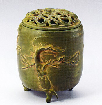 2023-07．須賀正佐 蝋型鋳銅伝芳文香炉 - 高岡銅器展示館