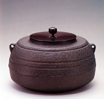 茶器・茶道具□ 炉釜 織部筋入 紙箱入り □菊地政光作 鉄製 アート