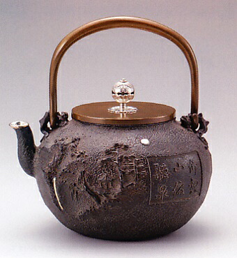 茶器・茶道具■　鉄瓶　楼閣山水　■龍泉堂作　鉄製　桐箱入【高岡銅器】