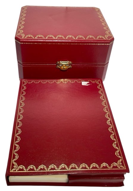 Cartier 赤い収納ボックス　箱　時計 Cartier 赤い収納ボックス 箱 時計 Cartierカルティエ 時計