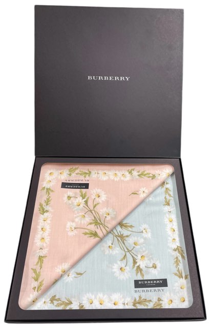 楽天市場】バーバリー ハンカチ 未使用 犬柄 鍵盤柄 ライトベージュ